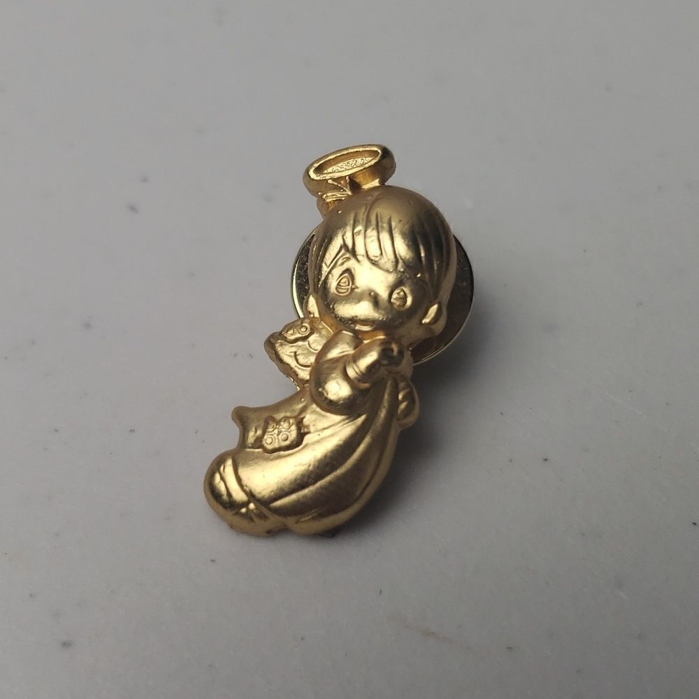 Precious Moments Angel Pin